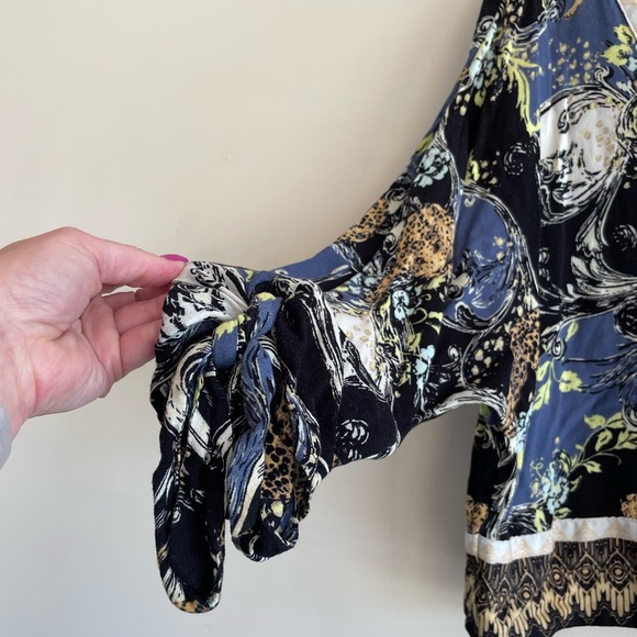 Free People catch me if you can cheetah boho long sleeve v neck size XS - Picture 4 of 9